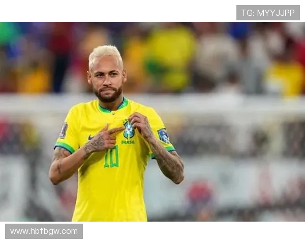 维尼修斯与女友甜蜜秀恩爱 内马尔调侃小男孩超爱她